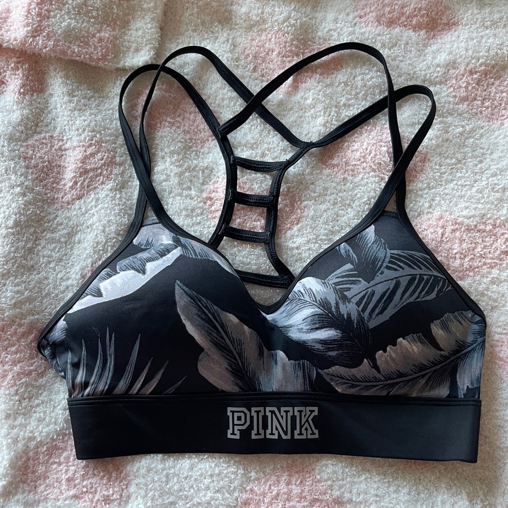 Victoria’s Secret PINK Ultimate sports bra in Black Print w/strappy back size m